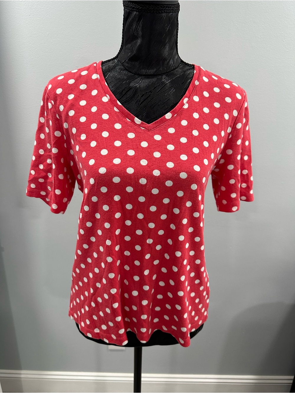 Chico's Red V-Neck Short Sleeve Polka Dot Tee